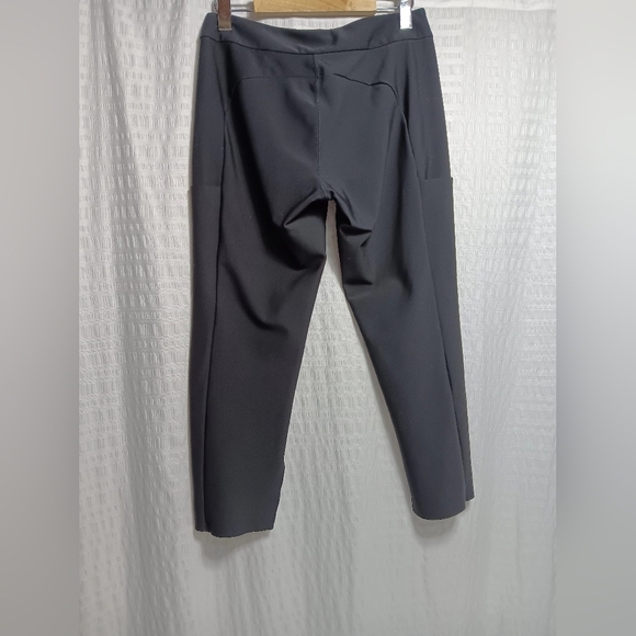 Athleta Stellar Crop Trouser.  Ladies size 4p - Picture 3 of 8